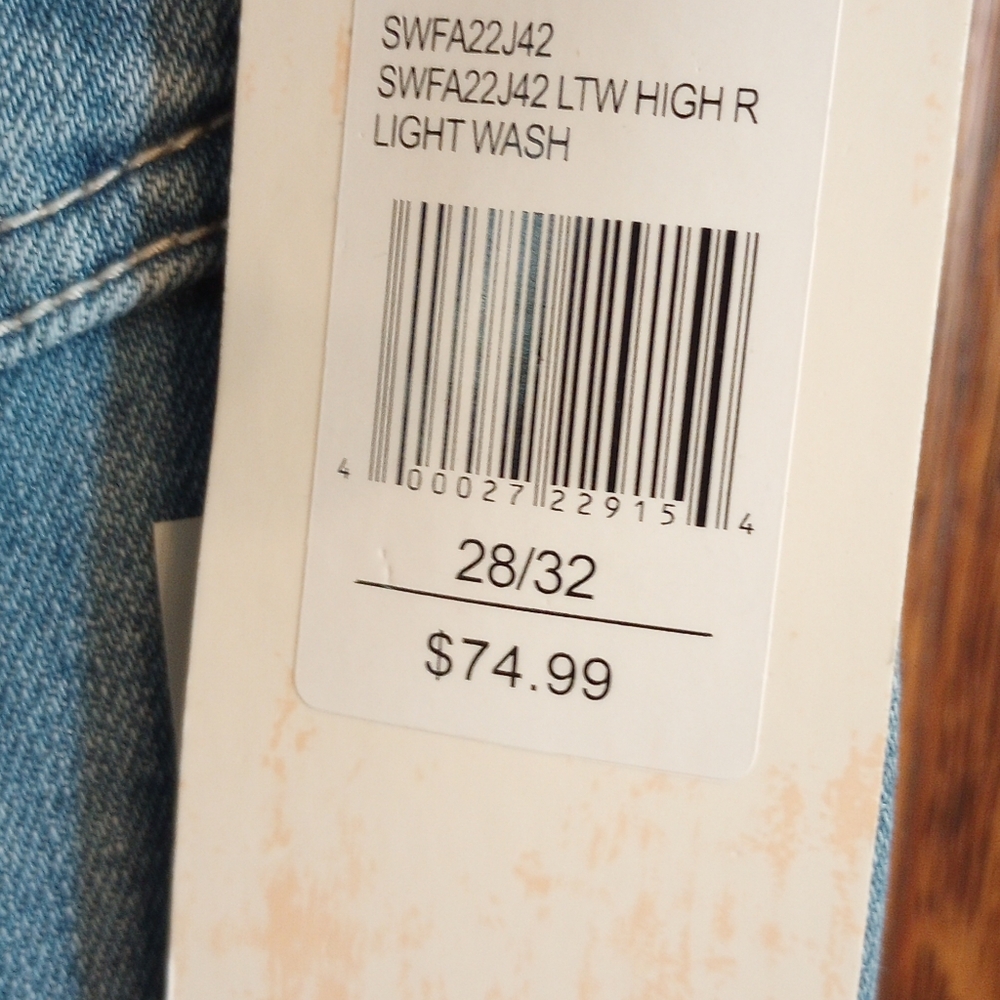 Shyanne NWT Jeans, Size 28x32 - Picture 6 of 10